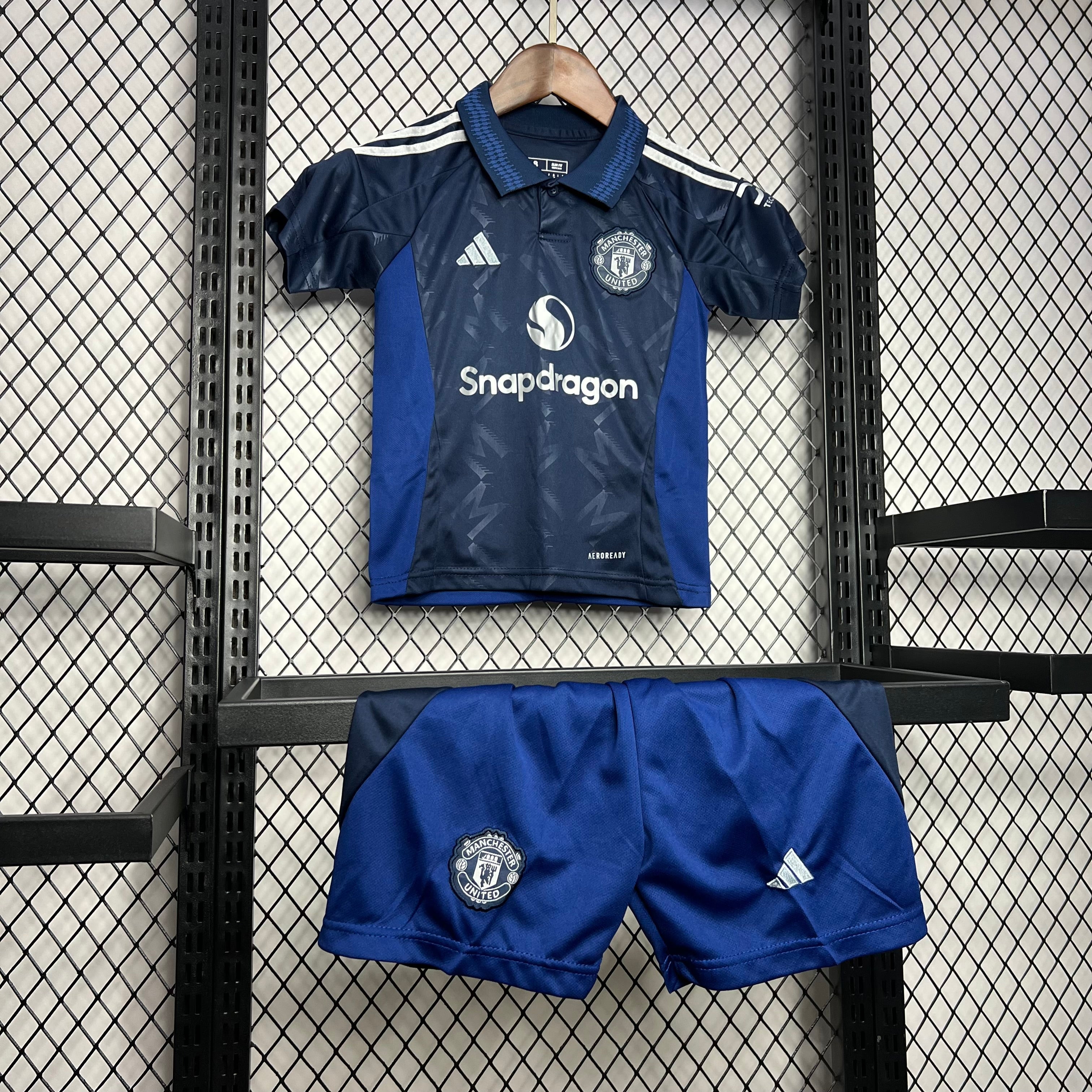 Kit infantil Manchester United II 24/25 - Azul