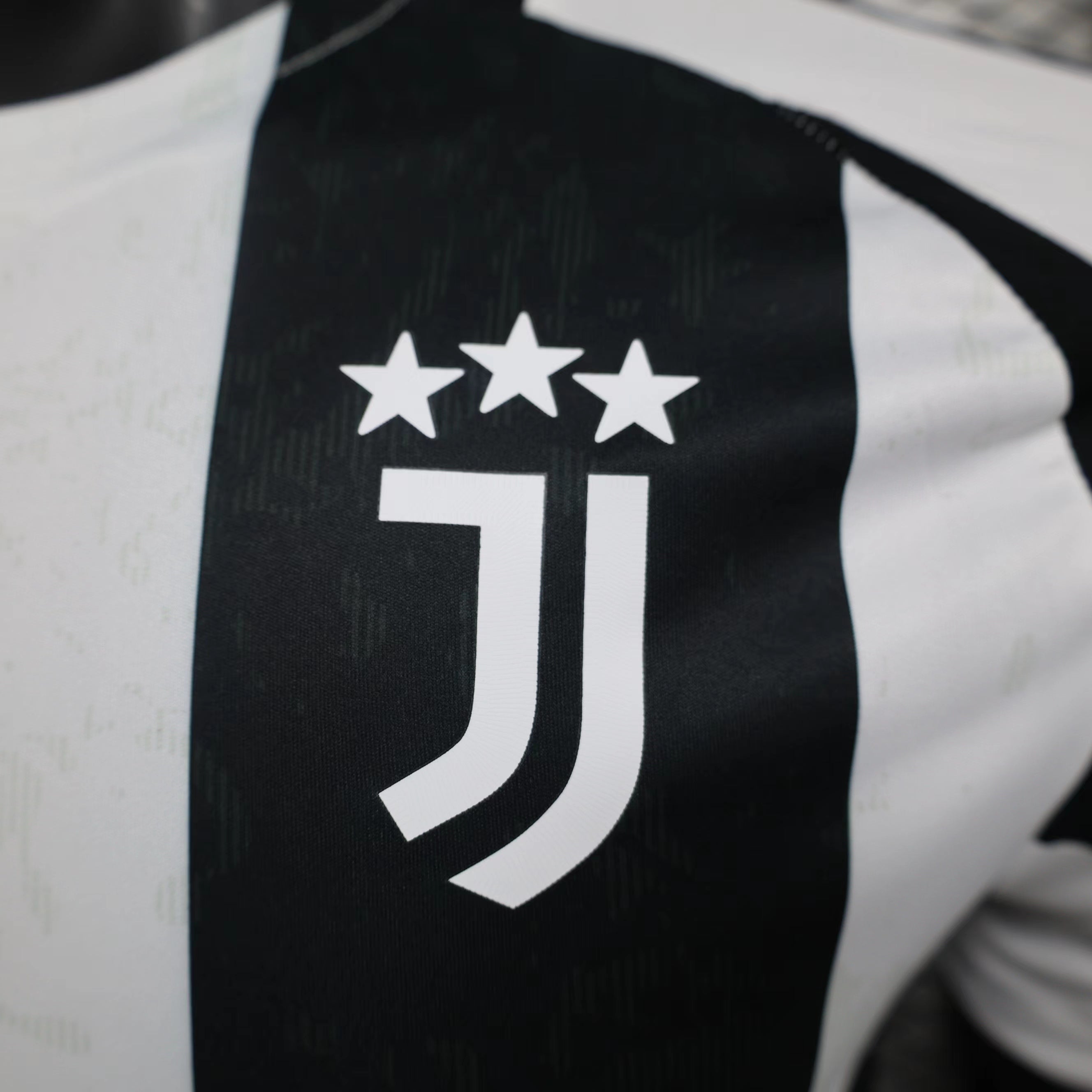 Camisa Juventus I 24/25 Preto e Branco - Jogador
