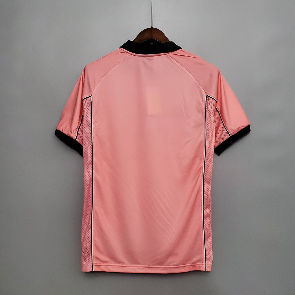 Camisa Juventus Retrô 1997/1998 Rosa e Preto