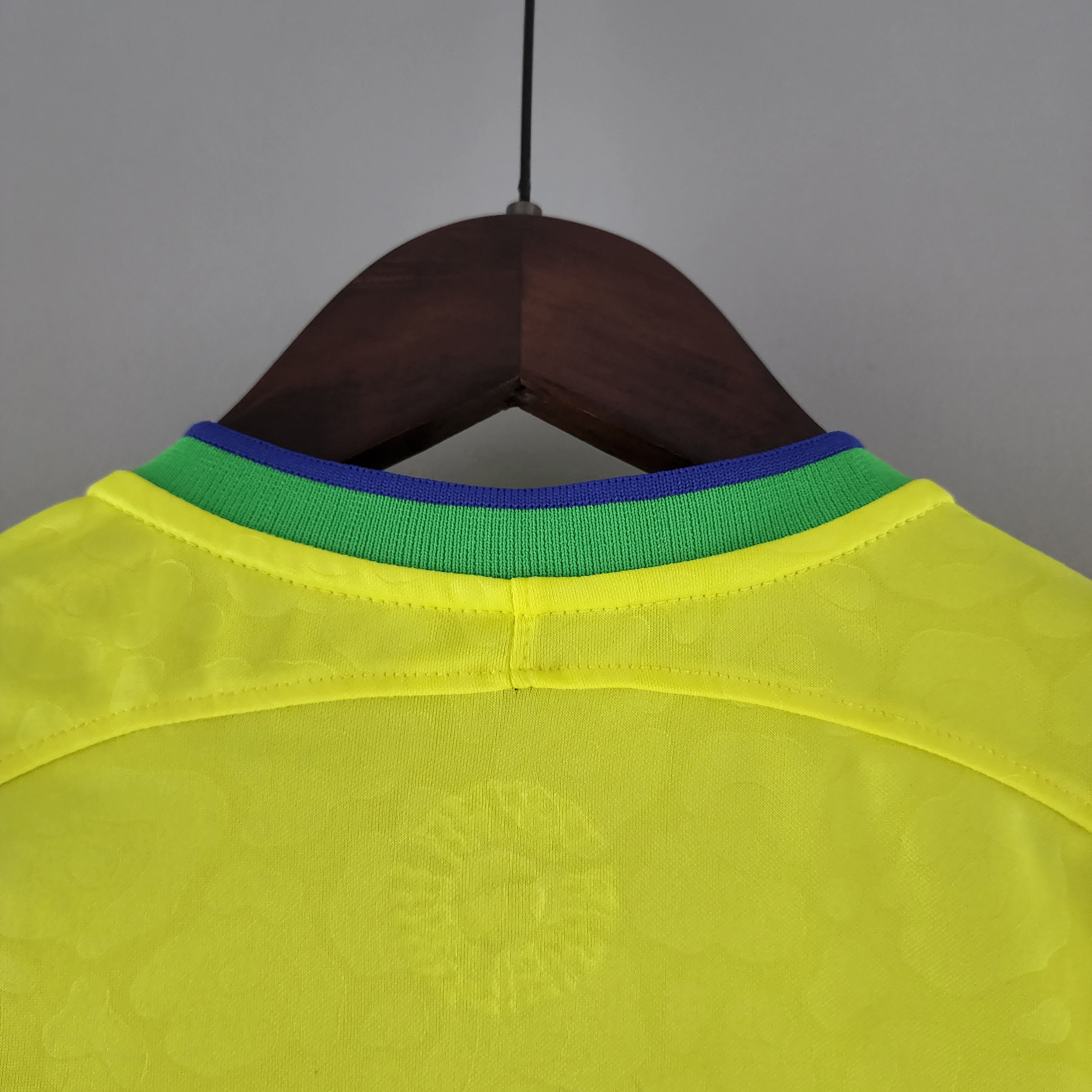 Camisa Feminina Seleção Brasil I 22/23 Amarelo