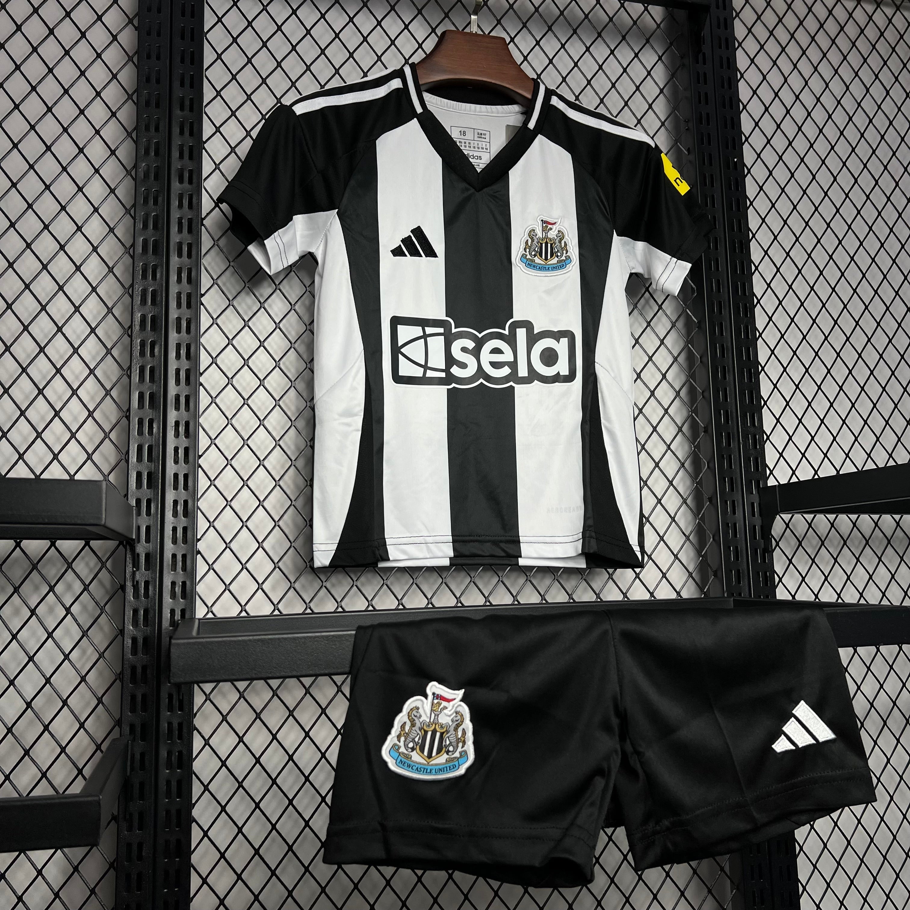 Kit infantil Newcastle I 24/25 - Branco e Preto