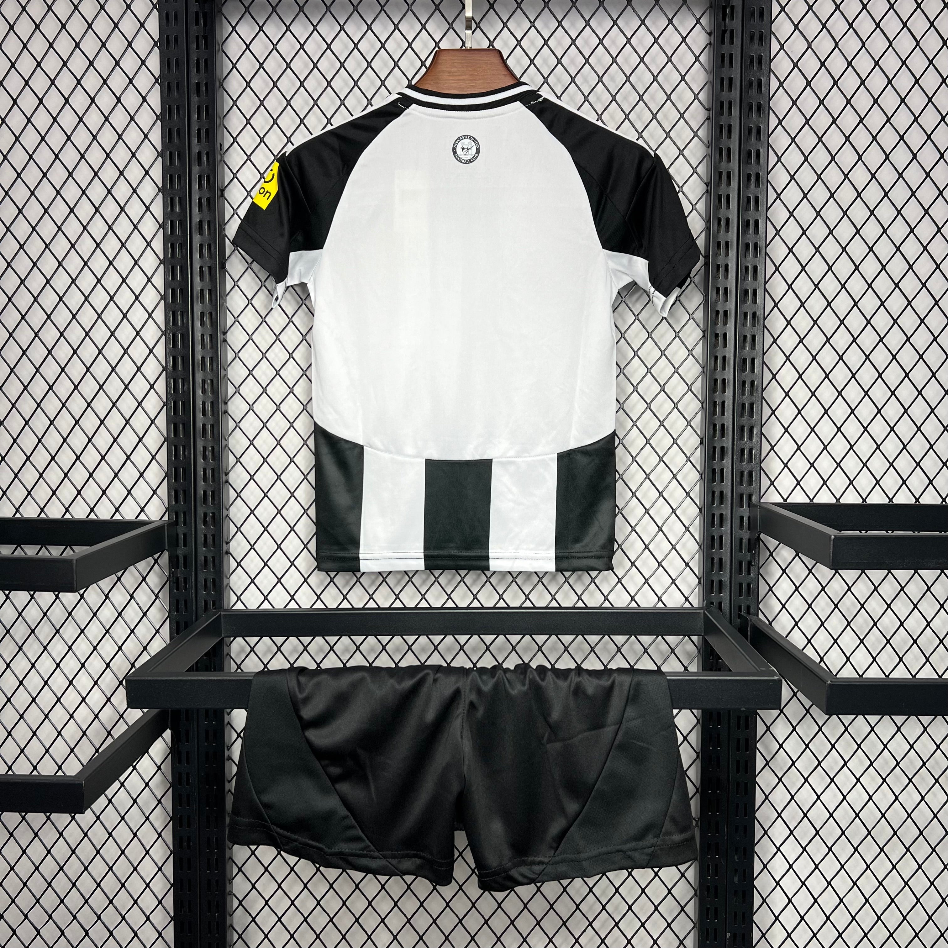 Kit infantil Newcastle I 24/25 - Branco e Preto