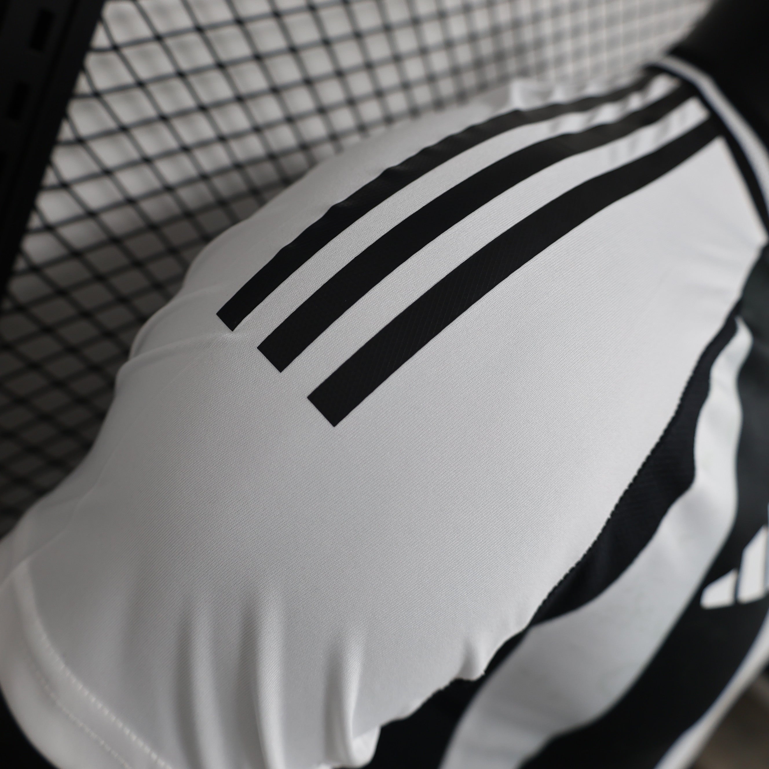 Camisa Juventus I 24/25 Preto e Branco - Jogador