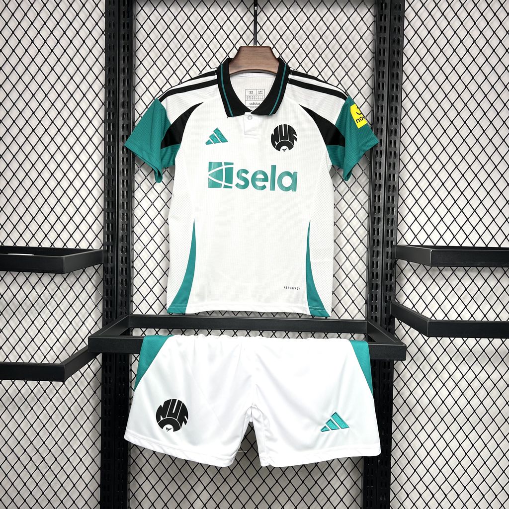 Kit infantil Newcastle III 24/25 - Branco e Azul
