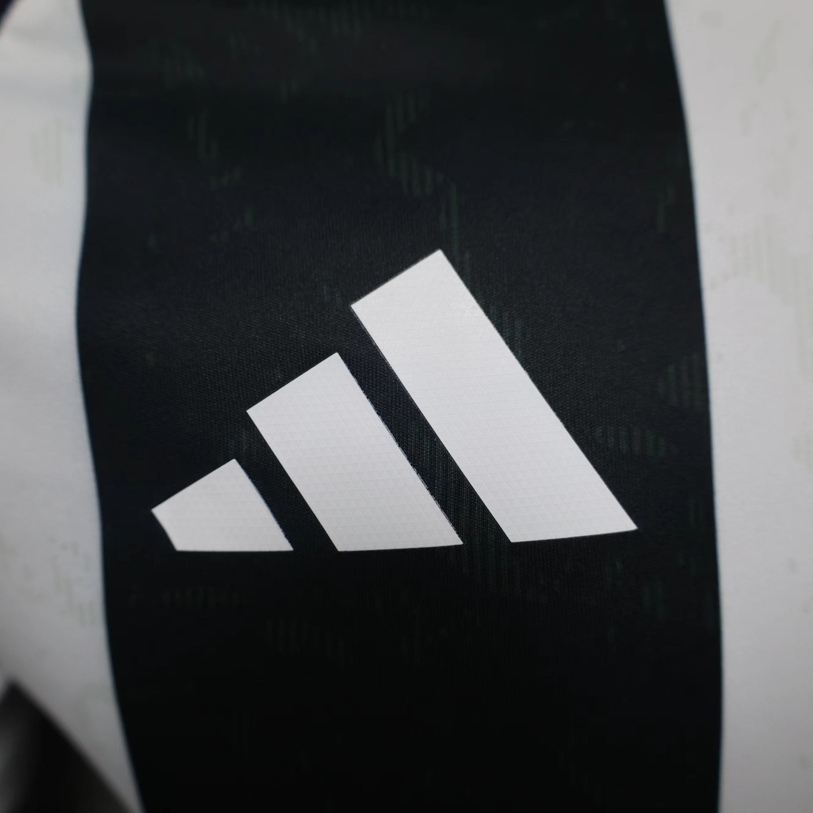 Camisa Juventus I 24/25 Preto e Branco - Jogador