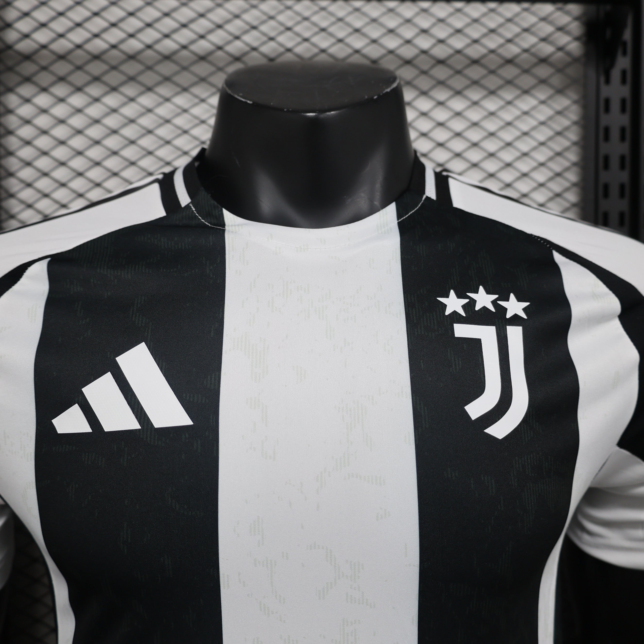 Camisa Juventus I 24/25 Preto e Branco - Jogador